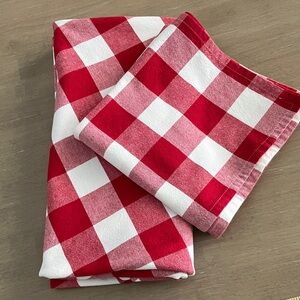 Red and White Checkered 64.5” Round Tablecloth and Four 19” square Napkins